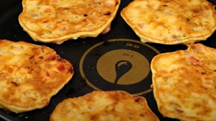 Šunkové placičky se smetanou a rajčaty