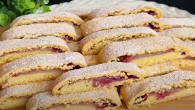 Sušenky plněné marmeládou a broskvemi