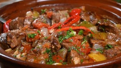 Pečené hovězí kousky se zeleninou