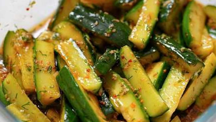 Pikantní nakládané okurky s medem