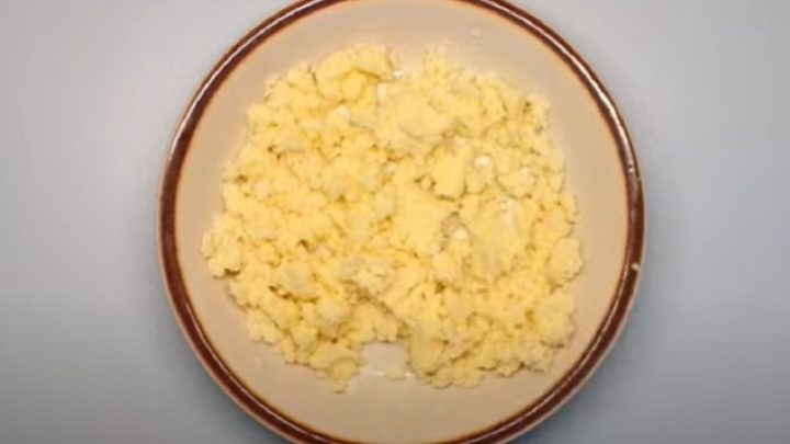 Borůvkový koláč s drobenkou a vanilkou