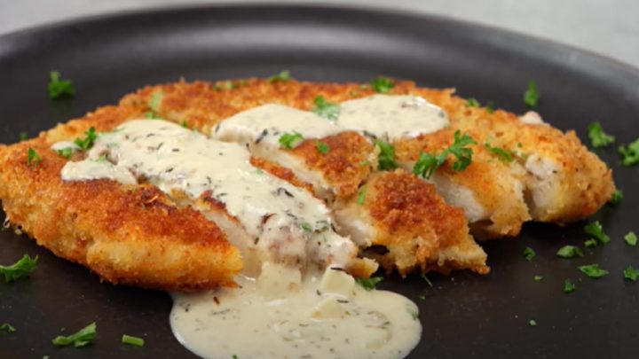 Řízek v parmazánové omáčce s česnekem