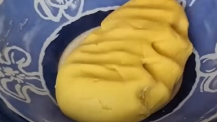 Sušenky plněné marmeládou a broskvemi