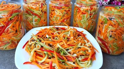 Zavařený salát z cuket s feferonkou