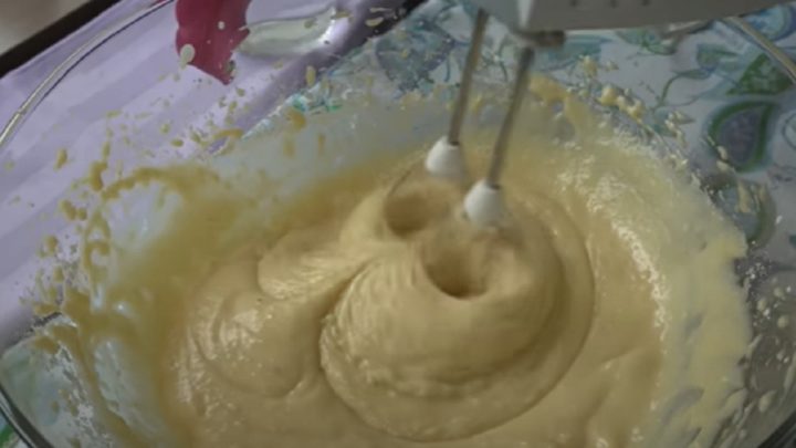 Meruňková buchta na plech s vanilkou