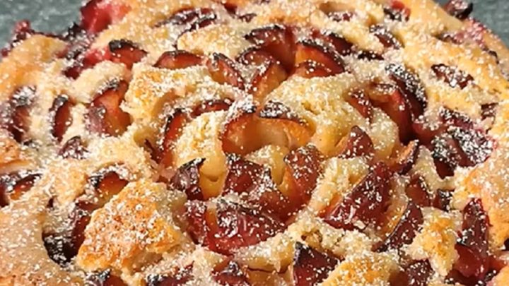 Vláčný švestkový koláč se skořicí