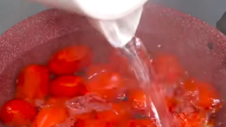 Rajčata ve vlastní šťávě bez octa