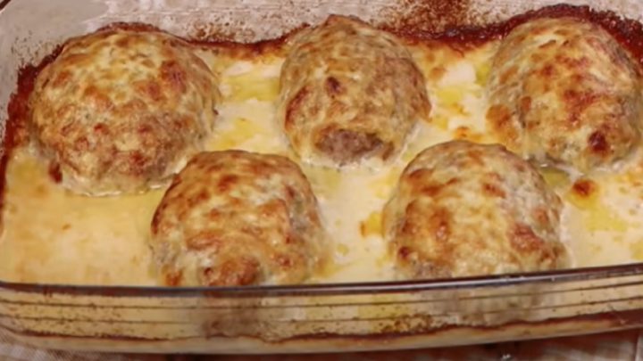 Zapečené karbanátky se sýrem a zelím