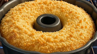 Bábovka s ořechovou drobenkou