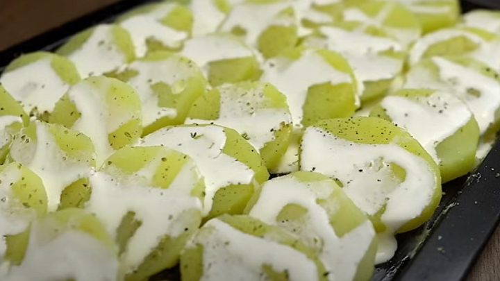 Brambory se smetanou a sýrem