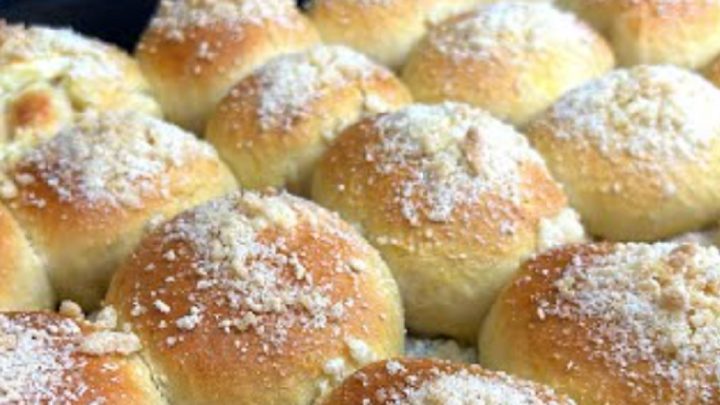 Buchty s tvarohovou náplní a drobenkou