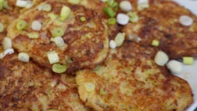 Cuketové placičky se sýrem a šunkou