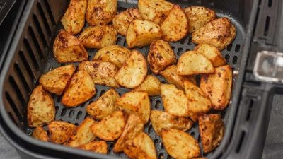 Brambory z horkovzdušné fritézy s bylinkami