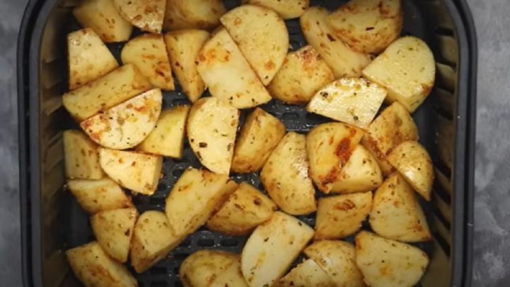 Brambory z horkovzdušné fritézy s bylinkami