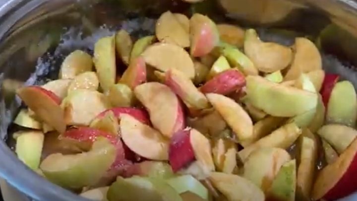 Jablečná marmeláda se sušeným ovocem