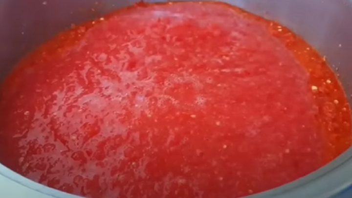 Domácí pálivá omáčka s rajčaty