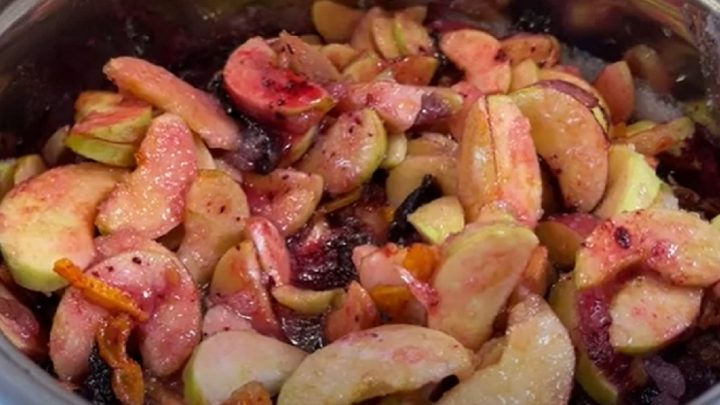 Jablečná marmeláda se sušeným ovocem