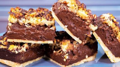 Koláč s čokoládovým krémem a ořechy