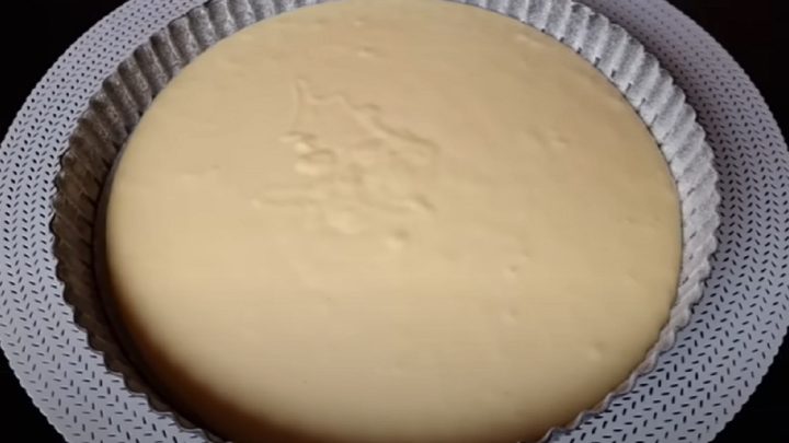 Jogurtový koláč s marmeládou a mandlemi