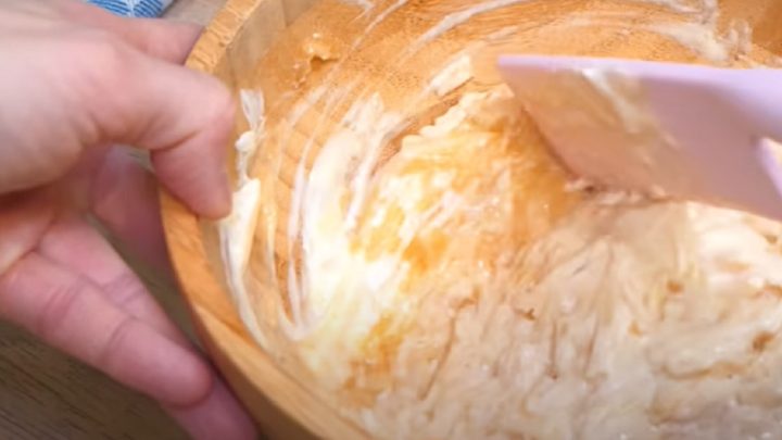 Nadýchané jablečné lívance s jogurtem