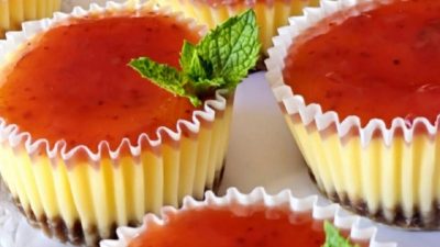 Mini cheesecakes s jahodovým džemem