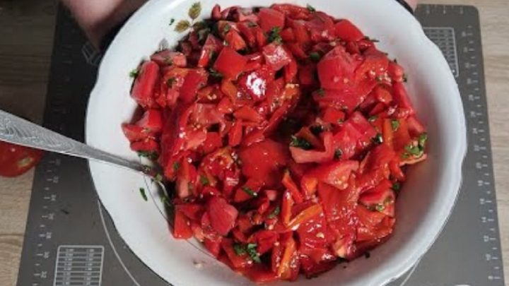 Moravský salát z pečených paprik