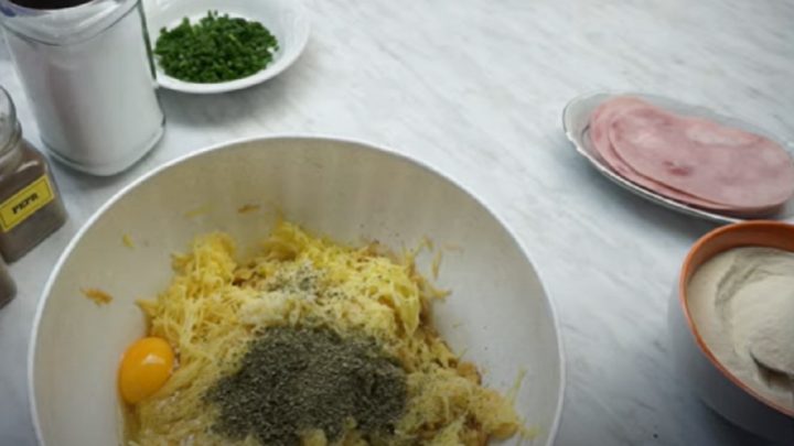 Bramboráky plněné šunkou a sýrem