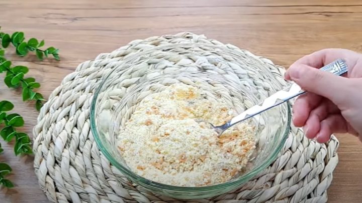 Bábovka s ořechovou drobenkou