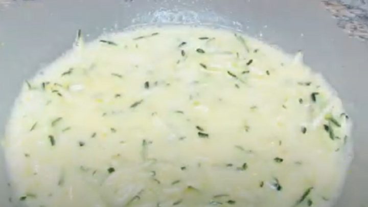 Cuketová bábovka s citronovou polevou