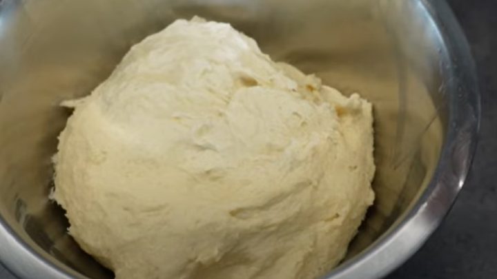 Koláčky s jablečnou náplní a drobenkou