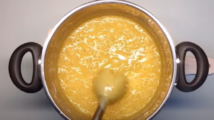 Hrachová kaše se slaninou a žampiony