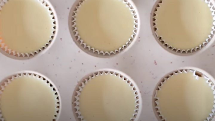 Mini cheesecakes s jahodovým džemem