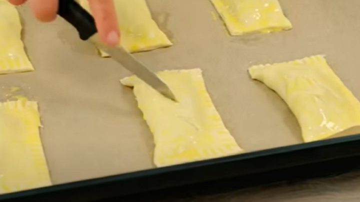 Rychlé jablečné taštičky z listového těsta