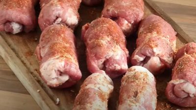 Závitky z krkovice se sýrem a zeleninou