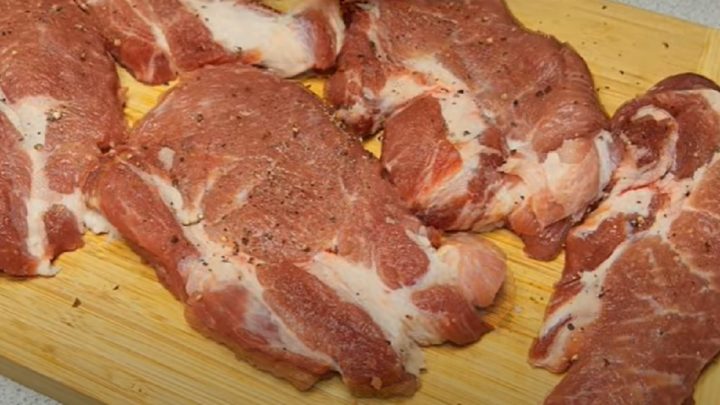 Dušená krkovička na cibuli a česneku