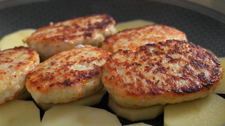 Kuřecí karbanátky s cuketou a brambory