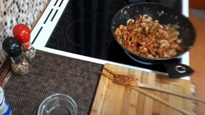 Stroganoff z vepřové pečeně s okurkami