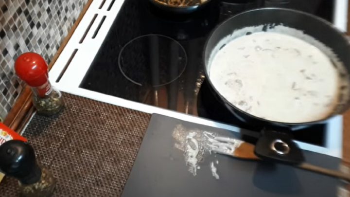 Rychlá kuřecí játra ve smetanové omáčce