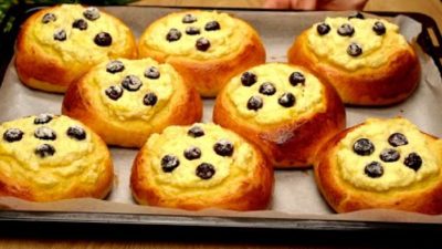 Kynuté koláčky s tvarohovou náplní