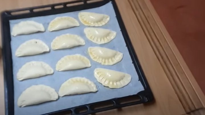 Šátečky z tvarohového těsta s povidly