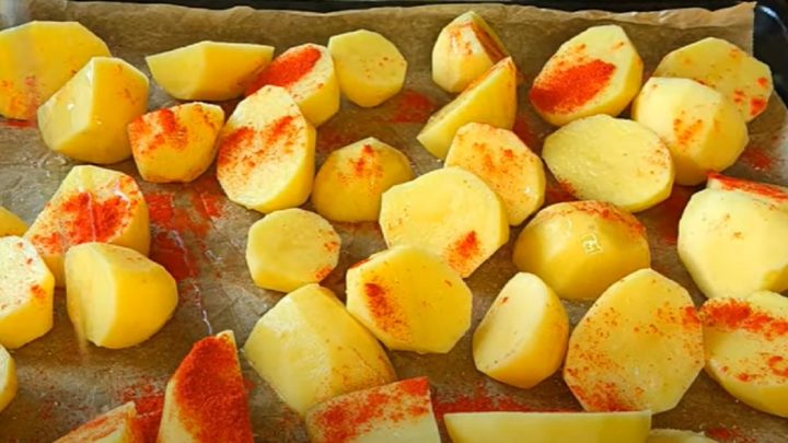 Zapečené brambory s masem a zeleninou