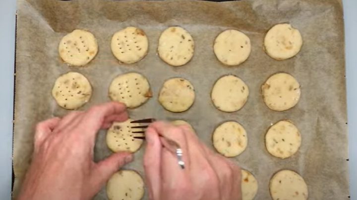 Škvarkové pagáčky z kynutého těsta