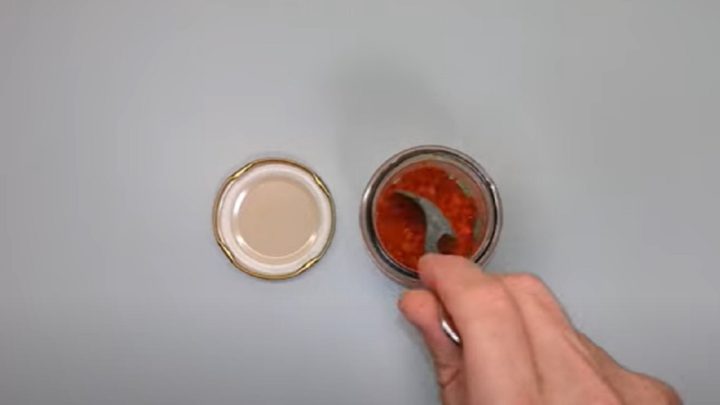 Domácí chilli pasta s česnekem