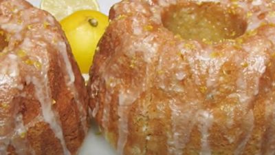 Cuketová bábovka s citronovou polevou