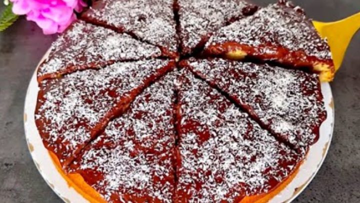 Hrnkový koláč s čokoládovou polevou