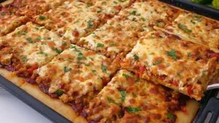 Rychlá pizza na plech s kuřecím masem