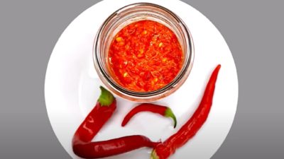 Domácí chilli pasta s česnekem