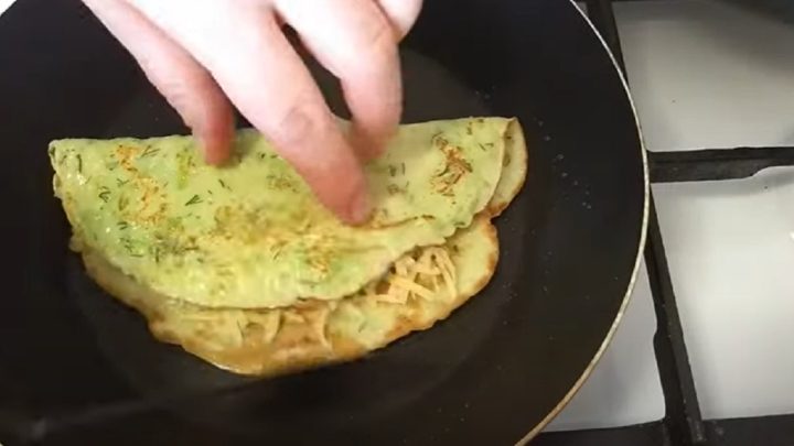 Rychlé cuketové palačinky s koprem