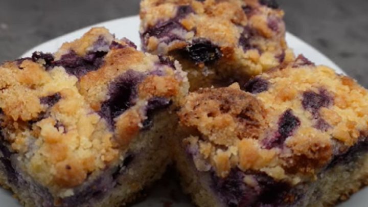 Hrnková borůvková buchta s tvarohem Hrnková borůvková buchta s tvarohem