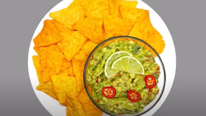 Guacamole s avokádem a chilli papričkou Guacamole s avokádem a chilli papričkou